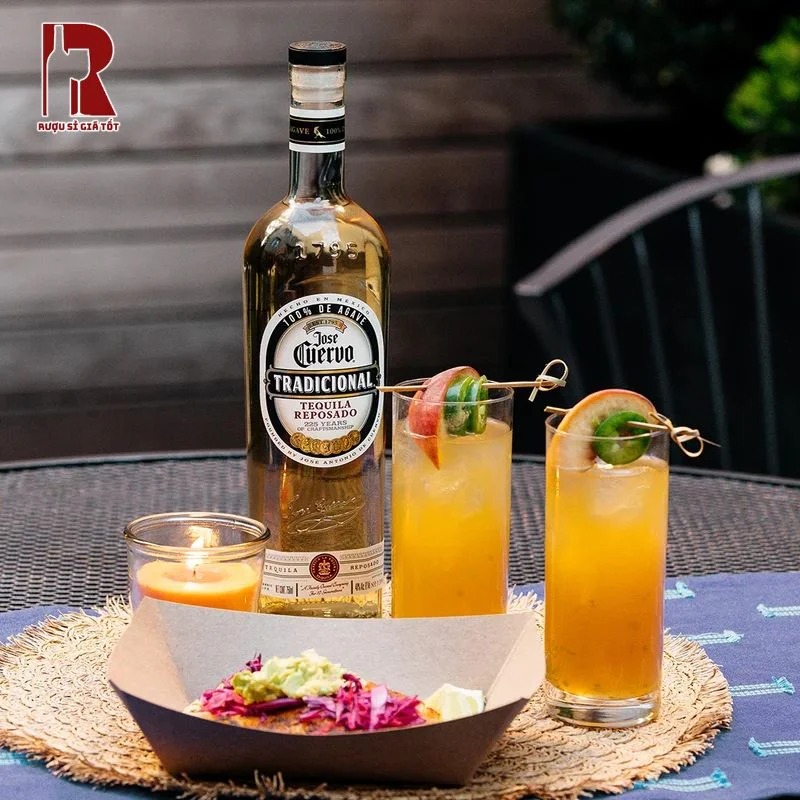 Jose Cuervo Tradicional Reposado là nguyên liệu hoàn hảo cho các ly cocktail truyền thống như Margarita hay Paloma