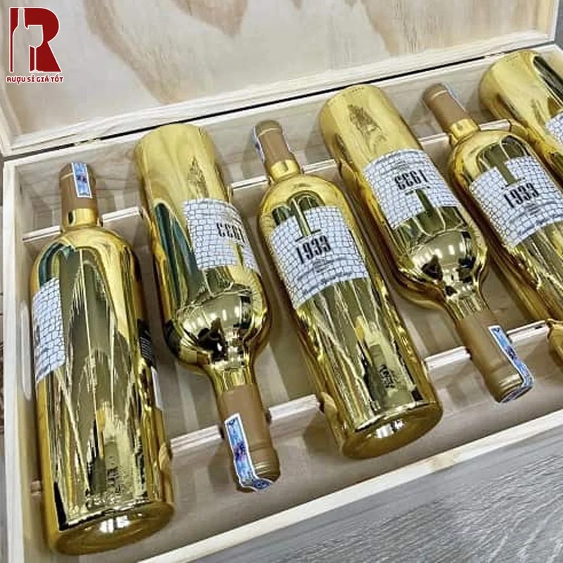 Vang Ý Đỏ 1933 Topaz được kết hợp từ nho Negroamaro và Sangiovese đem đến sự đậm đà và tươi mới cho vang