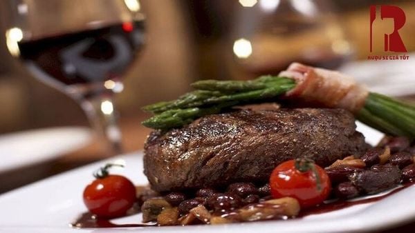 Rượu vang đỏ ăn với gì?