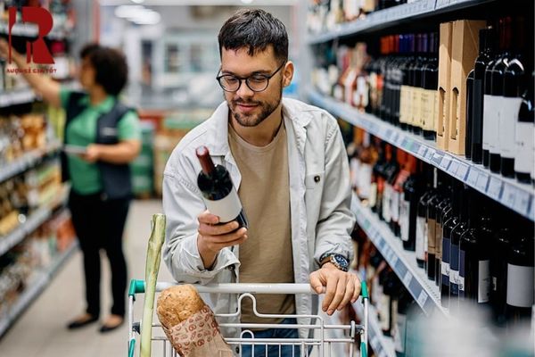 Các siêu thị và cửa hàng tiện lợi là nơi cung cấp các loại rượu vang khá uy tín