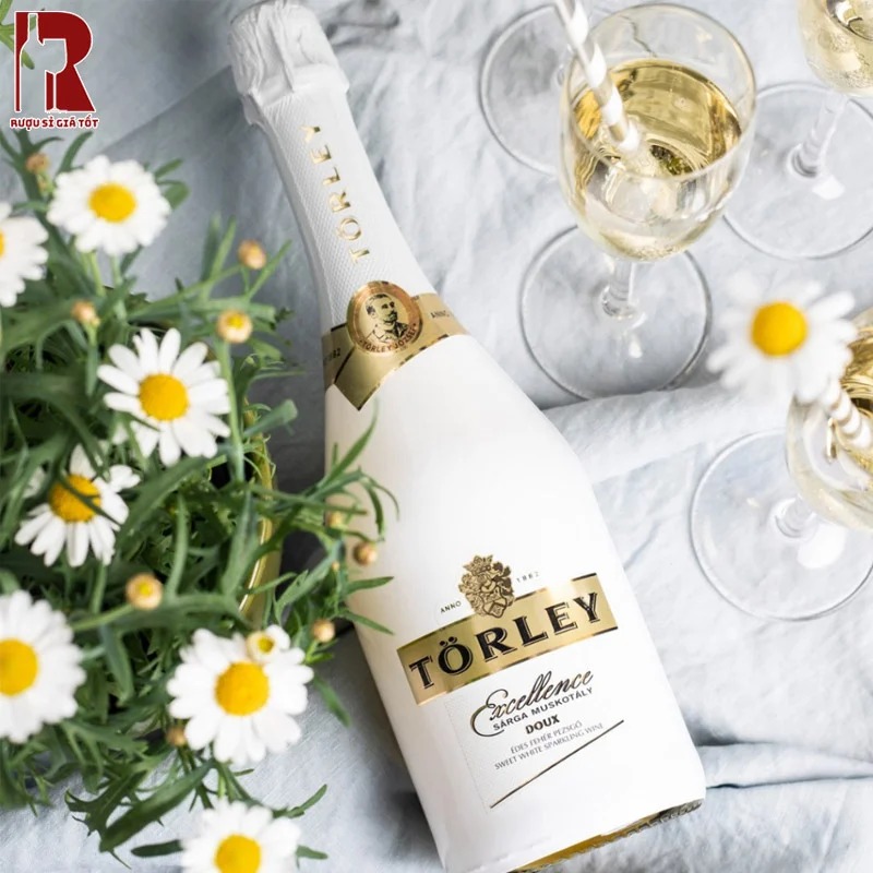 Rượu vang nổ Torley Excellence Doux phù hợp dùng khai vị hoặc dùng trong các buổi tiệc tùng