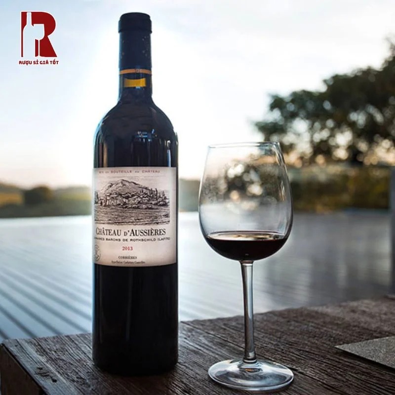 Rượu vang Pháp DBR Lafite Blason d'Aussieres mang theo hương thơm phức hợp của nhiều loại hoa quả