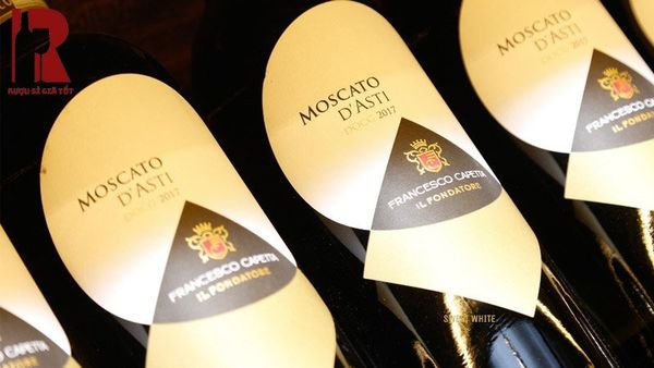 Rượu vang trắng ngọt Moscato D’Asti Capetta nên thử