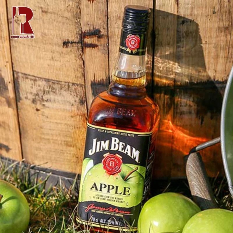 Rượu Jim Beam Apple đem đến hương vị ngọt ngào và sự tươi mới của táo xanh