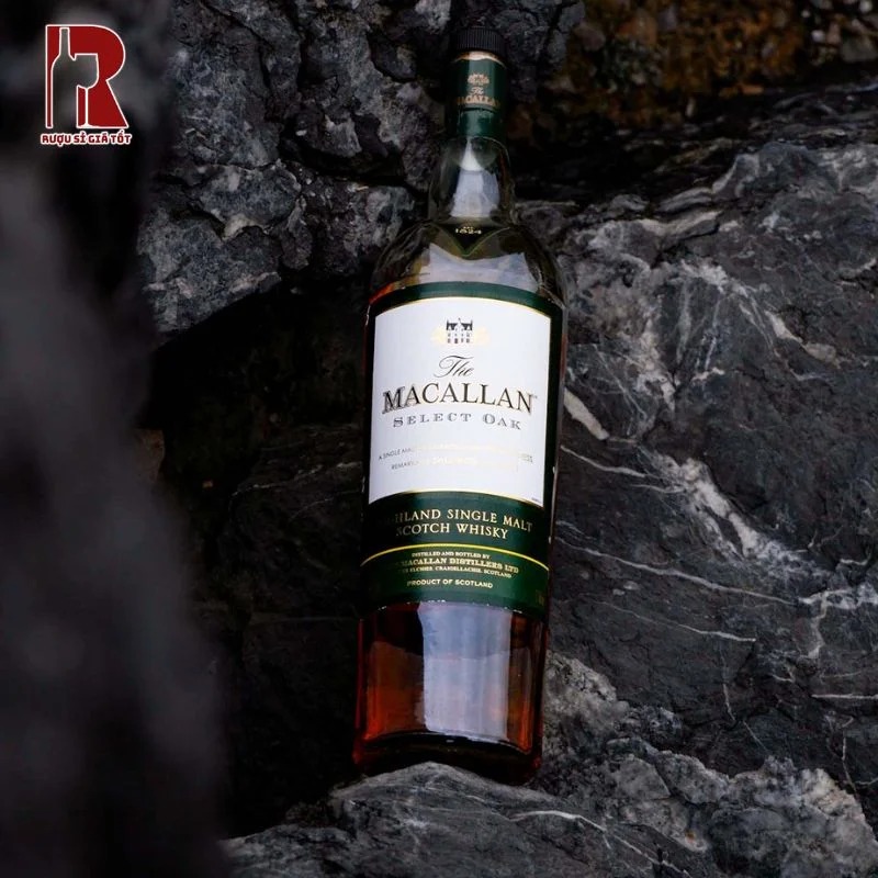 Macallan 1824 Select Oak mang đến vị rượu phong phú và hậu vị dài ấn tượng