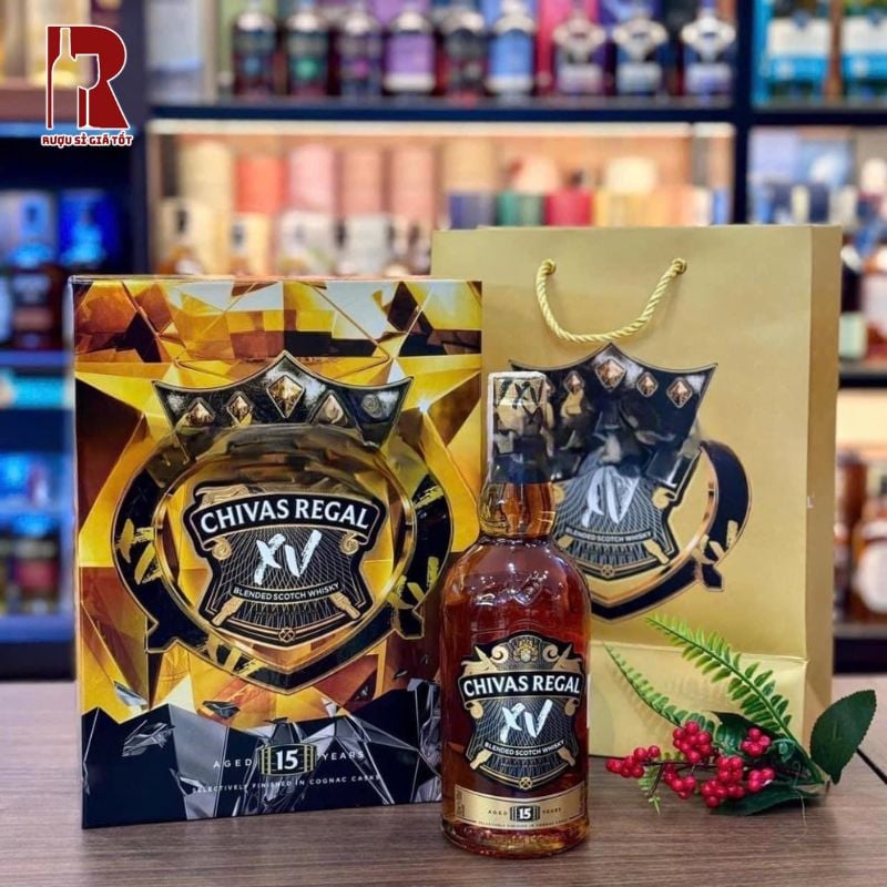 Chivas Regal XV là một món quà tặng cao cấp với màu rượu hổ phách sang trọng và bao bì cao cấp