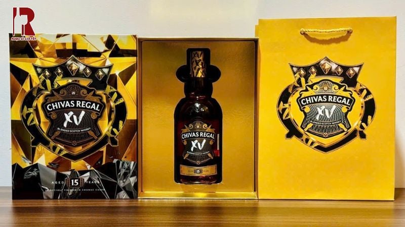 Chivas Regal XV sở hữu vị rượu đậm đà, cân bằng, cùng các tầng mùi hương phong phú đan xen vào nhau