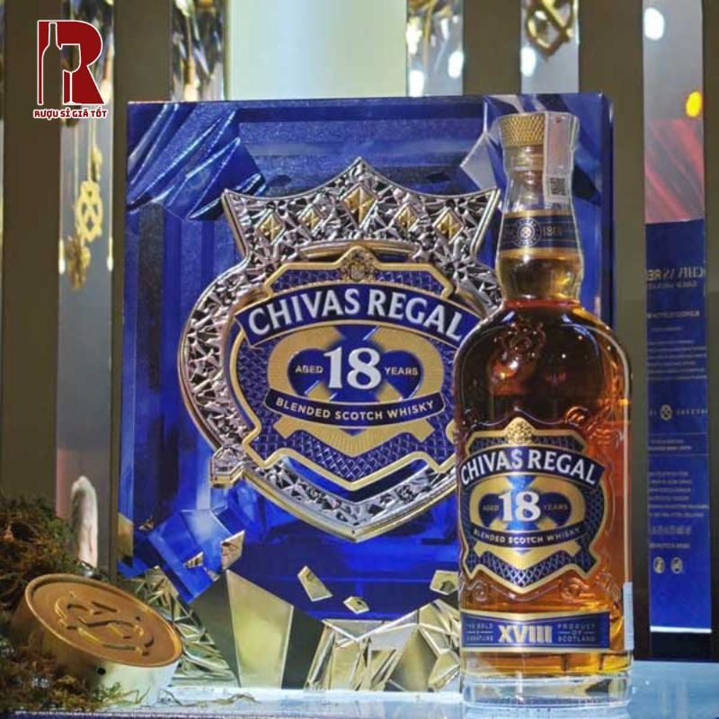 Chivas 18 Gold Signature XVIII là sản phẩm whisky cao cấp từ thương hiệu Chivas Regal, đem đến trải nghiệm rượu sang trọng