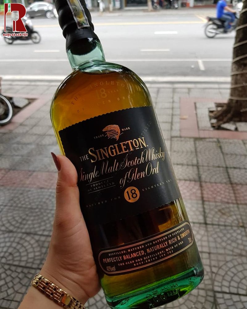 Thiết Kế Chai Singleton 18 Cổ Điển Đậm Chất Hoàng Gia