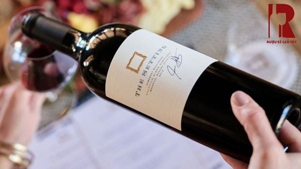 The Setting Wines Alexander Valley Cabernet Sauvignon 2015 được bán với mức giá kỷ lục 350,000 USD
