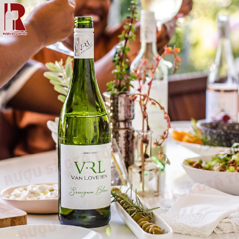 Van Loveren Sauvignon Blanc dễ kết hợp với nhiều món ăn