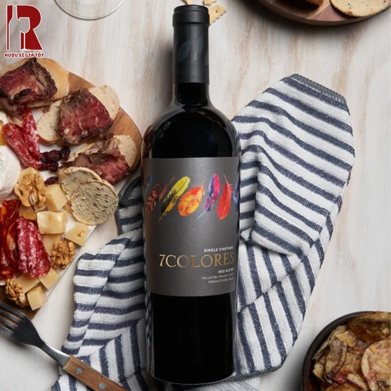 Rượu vang 7 Colores Single Vineyard có sắc đỏ ruby đẹp mắt và lãng mạn