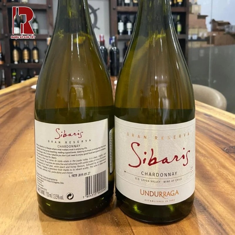 Rượu vang trắng Undurraga Sibaris Chardonnay có thiết kế thanh lịch và cao cấp