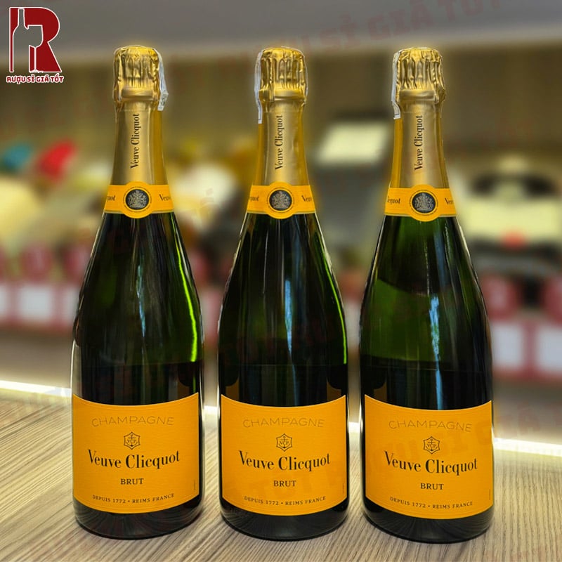 Veuve Clicquot Ponsardin Brut mang theo sắc rượu vàng rực rỡ năng động