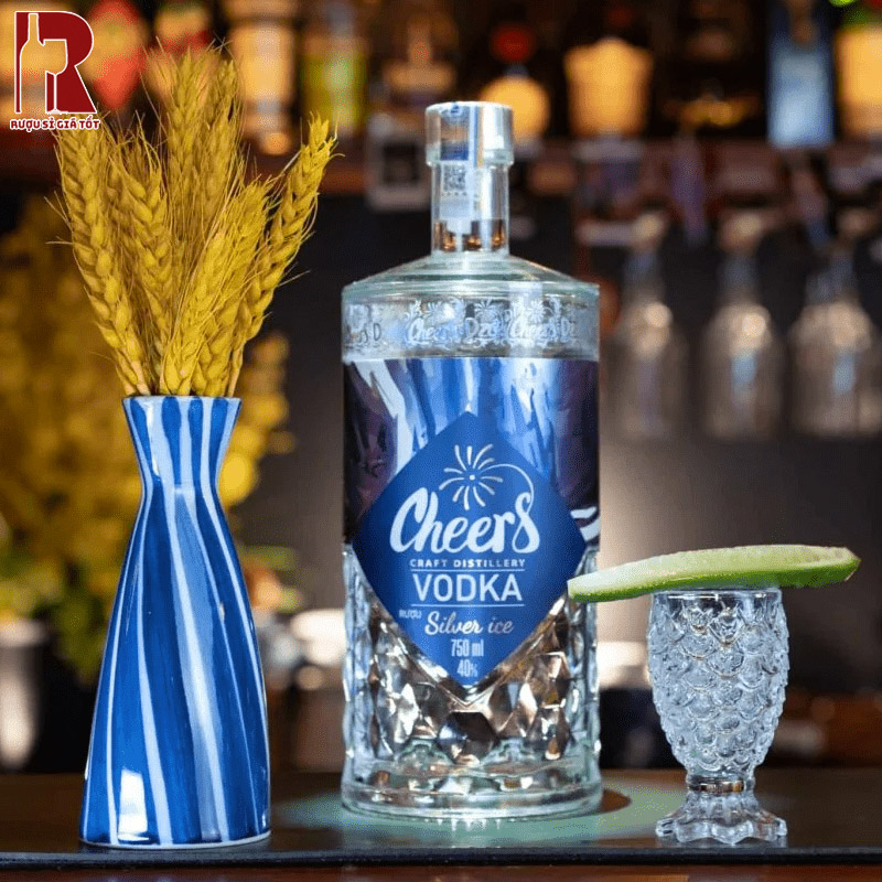 Thiết Kế Tinh Giản Nhưng Đầy Khí Chất Của Vodka Cheers Silver Ice