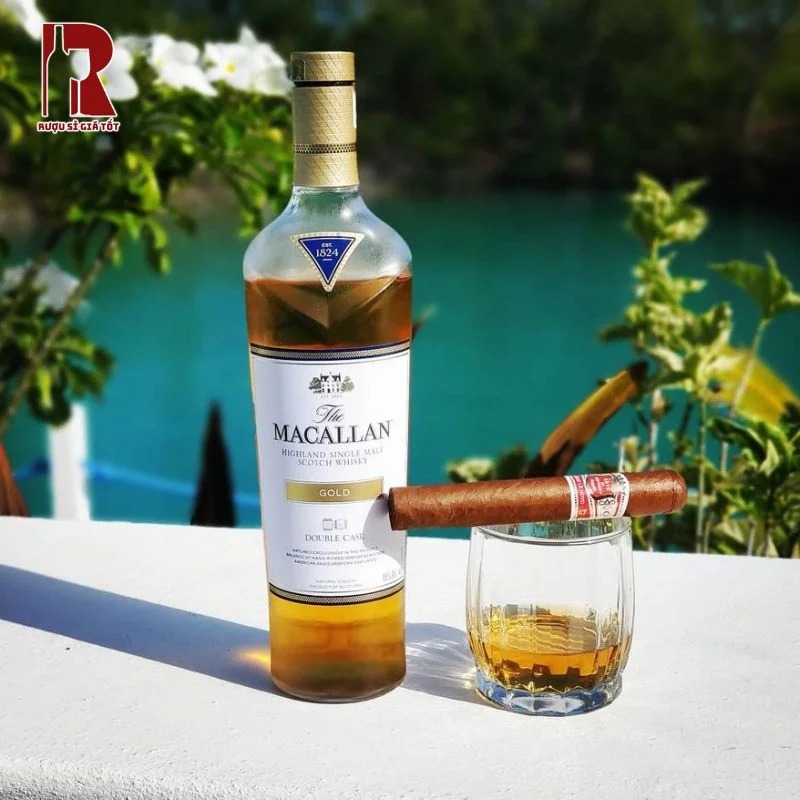 Rượu Macallan Gold Double Cask được thiết kế chai thủy tinh trong suốt đem đến sự tinh tế và lịch lãm
