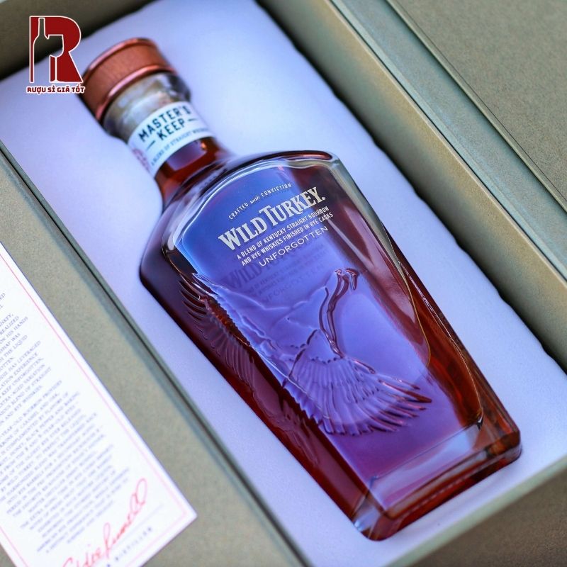 Các tầng hương phong phú của chai Wild Turkey Master's Keep Unforgotten