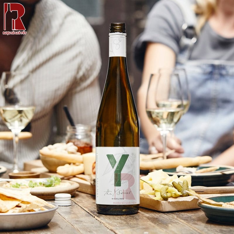 Vang Yalumba Y Series Riesling chua tươi mát, nhẹ nhàng êm dịu