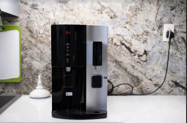 Hình Ảnh Lắp Đặt Thực Tế Máy Lọc Nước Nóng Lạnh Để Bàn Cao Cấp 3M HCD-2