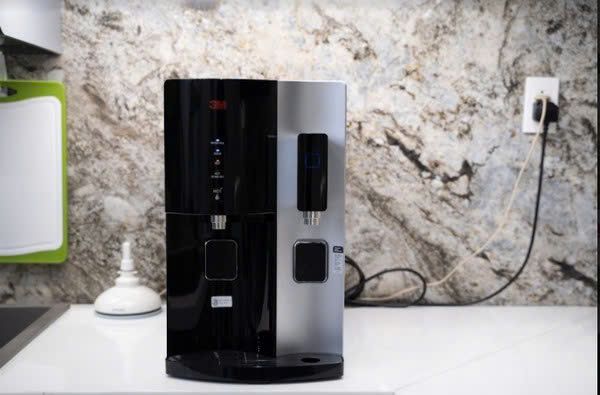 Hình Ảnh Lắp Đặt Thực Tế Máy Lọc Nước Nóng Lạnh Để Bàn Cao Cấp 3M HCD-2