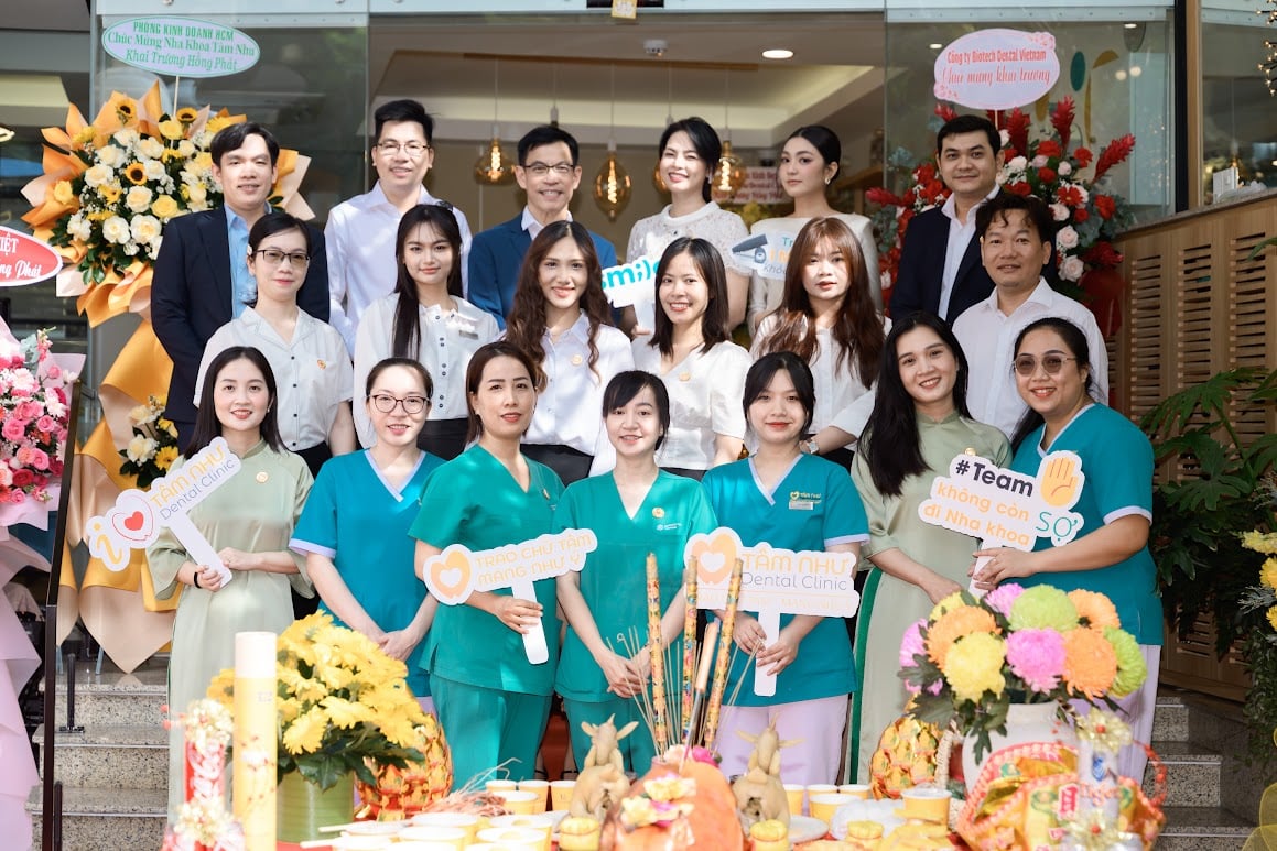 Đội ngũ Bác sĩ - CBNV tại Nha khoa Tâm Như