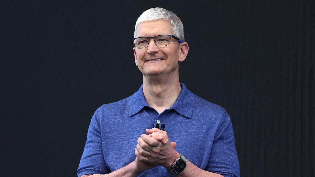 Tim Cook tiết lộ cách Apple Watch cứu mạng cha mình