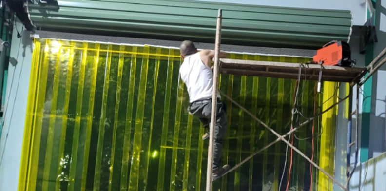 Hướng dẫn thi công và lắp đặt màn nhựa chắn côn trùng đúng kỹ thuật