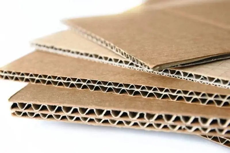 Nên chọn giấy carton nâu hay trắng khi in ấn bao bì?