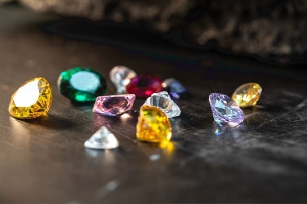 Kim Nhân Tạo Thuỵ Sĩ Là Gì