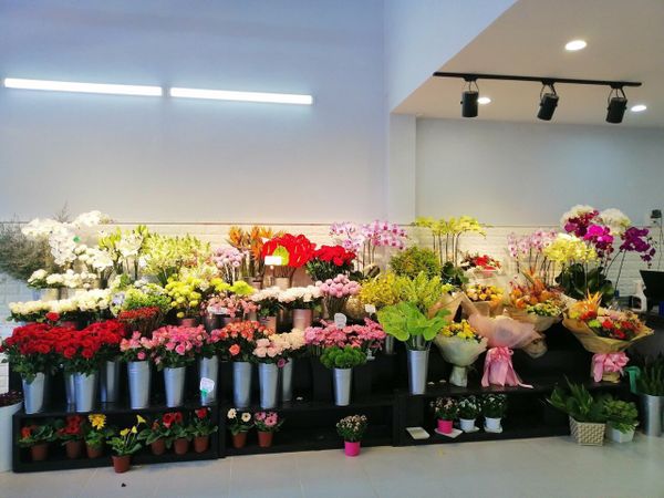 Cách Cắm Hoa Trang Trí Bàn Ăn