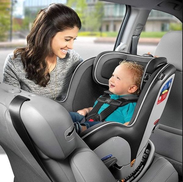 Ghế ngồi ô tô Chicco Seat 4 an toàn và dễ sử dụng