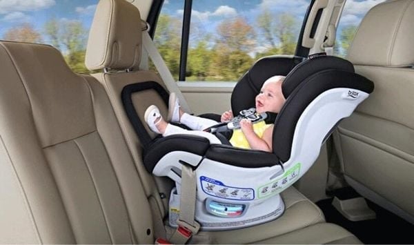 Sử dụng ghế ngồi ô tô cho bé sao cho an toàn cần lắp đặt đúng