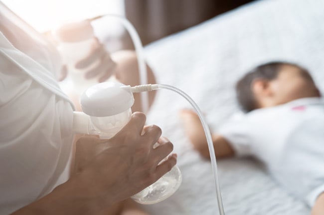 Có nên kích sữa bằng máy hút sữa?