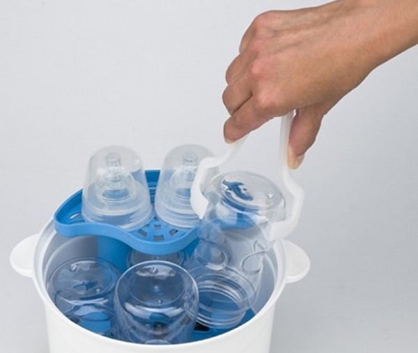 Có nên tiệt trùng bình sữa thường xuyên không