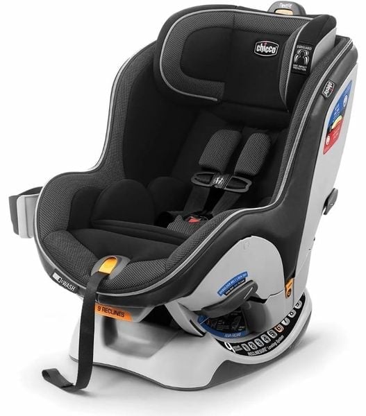 Ghế ngồi ô tô đến từ thương hiệu Chicco có thiết kế nhỏ gọn