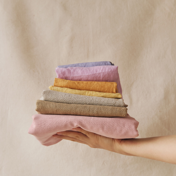 Giữ đồ xinh cho bé như mới: Mẹ đã biết cách chăm đồ cotton, thô và linen đúng chuẩn?