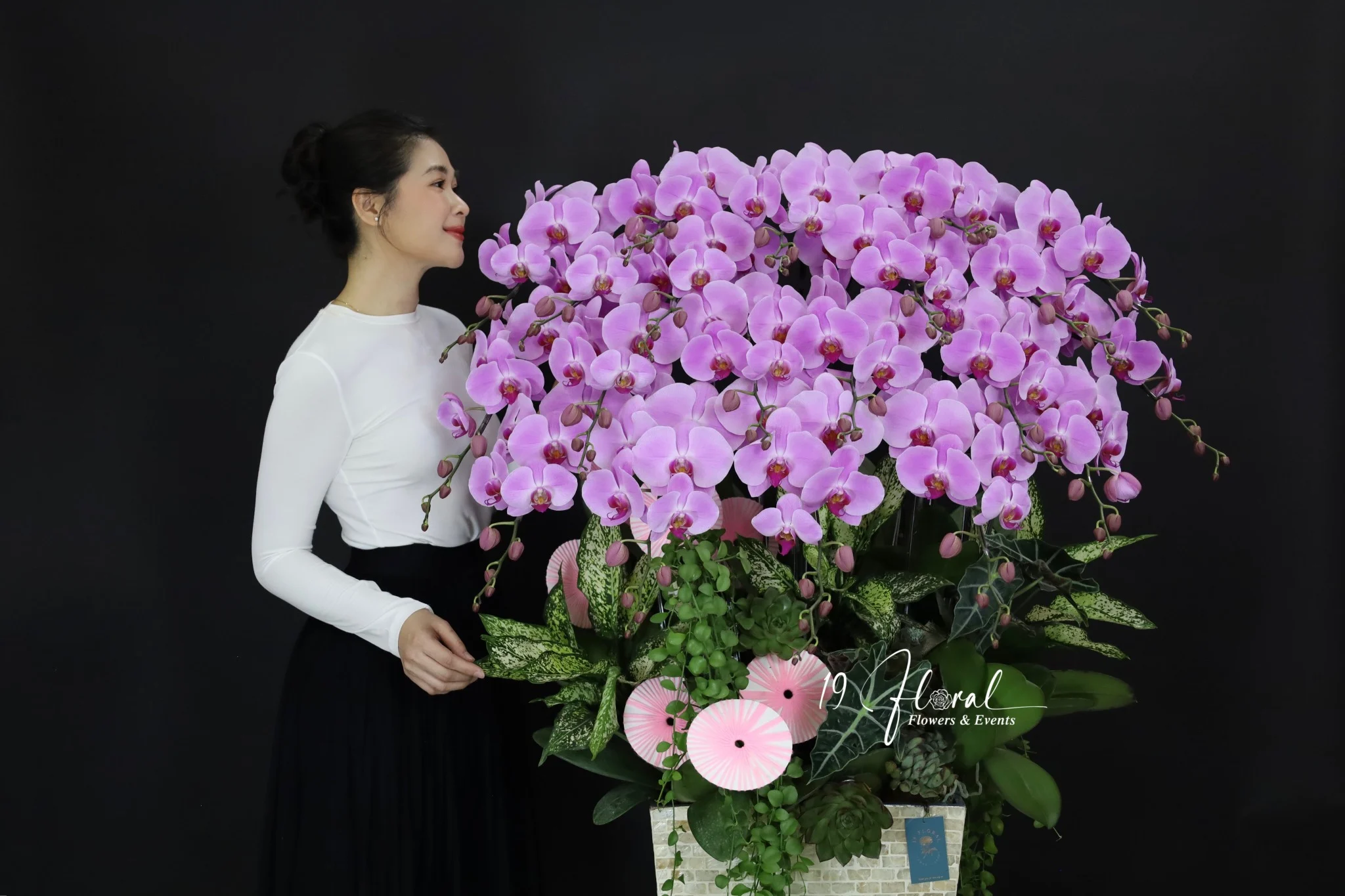 Hành trình tìm bình yên nơi xứ lạnh: Chuyện của Mạc Anh Thư và 19 Floral