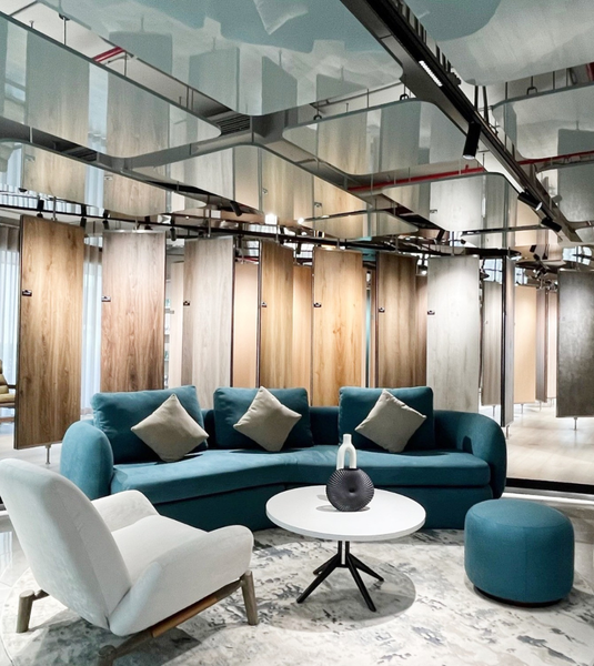 Giải pháp chiếu sáng cổng showroom