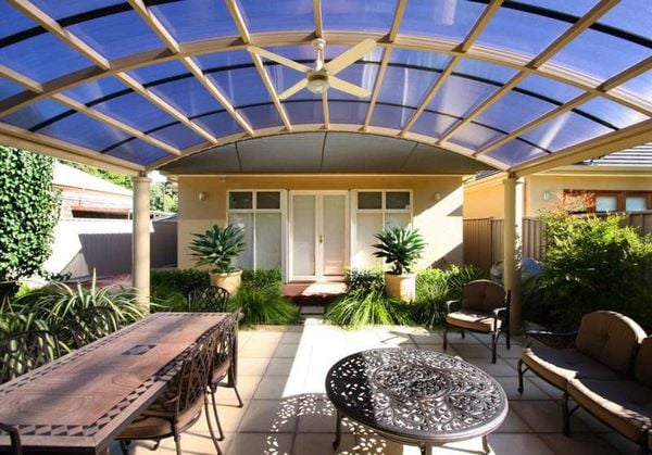 Mẫu mái che lấy sáng đẹp với tấm polycarbonate