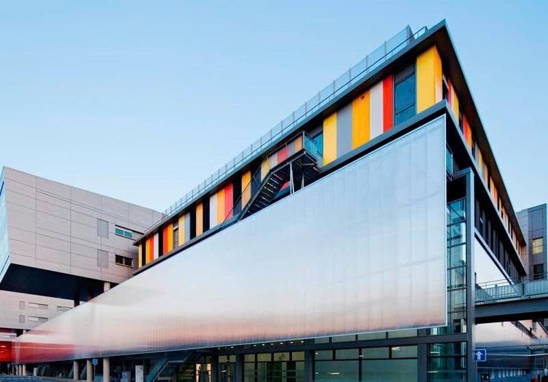 Kiến trúc mặt tiền polycarbonate