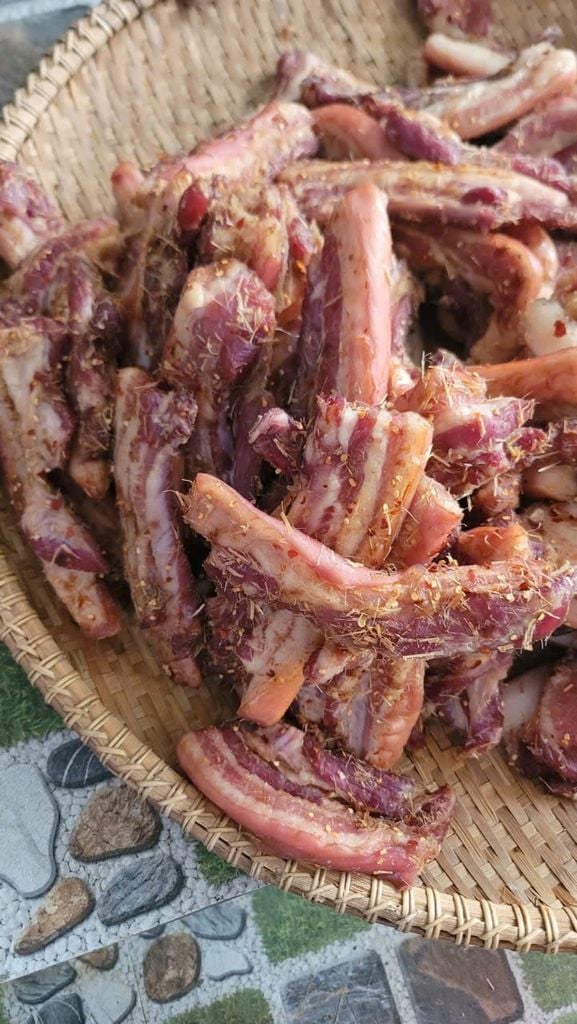 Ba Chỉ 1 Nắng Tặng Kèm Muối Kiến Vàng