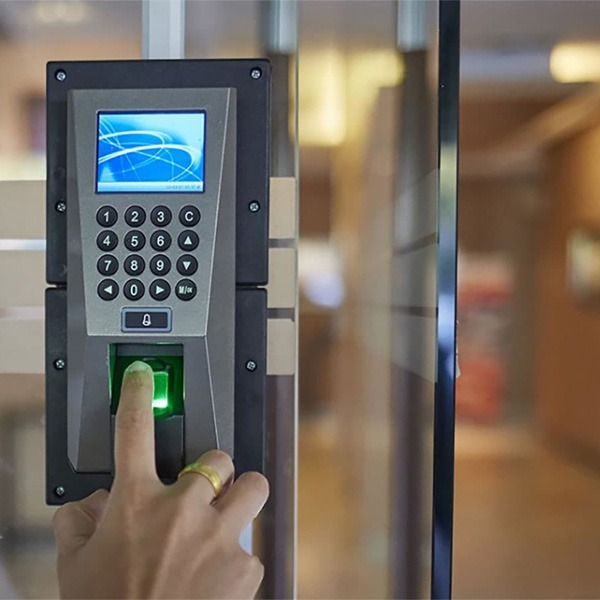 Máy-chấm-công-và-kiểm-soát-ra-vào-ZKTeco-F18