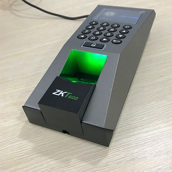 Máy-chấm-công-và-kiểm-soát-ra-vào-ZKTeco-F18
