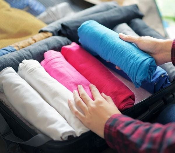 Bật mí cách bỏ đồ vào vali ngăn nắp, gọn gàng, nhanh chóng