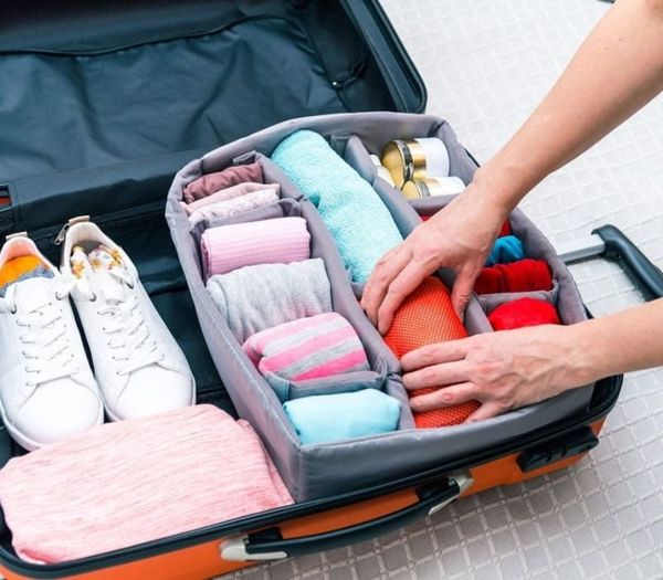 Cách gấp áo len vào vali sao cho tiết kiệm diện tích nhất