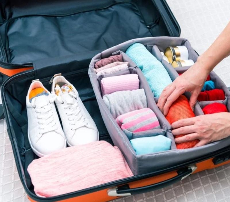 Hướng dẫn cách gấp váy vào vali mà không bị nhăn