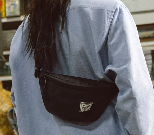 Các mẫu túi đeo chéo Herschel được yêu thích nhất