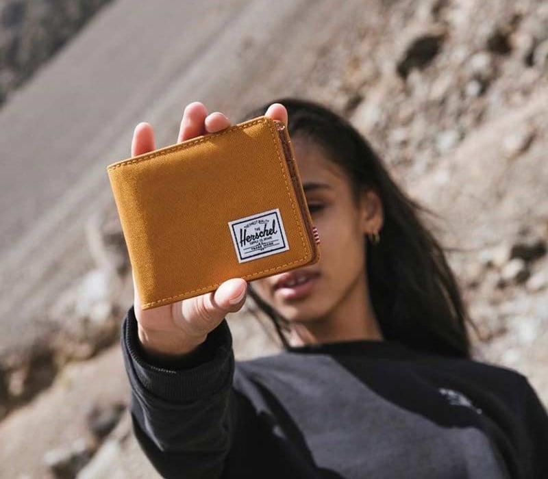 Khám phá chiếc ví Herschel chính hãng từ Canada