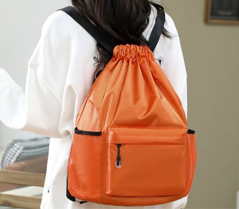 Cùng balo dây rút tiện lợi chinh phục mọi nẻo đường