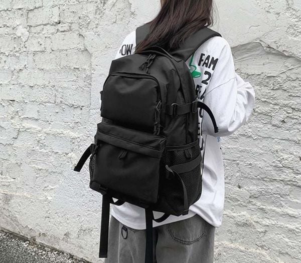 Vì sao balo đi học nữ cấp 3 màu đen ngày càng được ưa chuộng